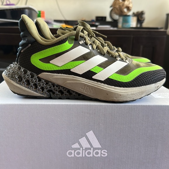 Adidas 4DFWD PULSE 2J size 4 Boys in Metallic Grey / Green - Picture 4 of 9